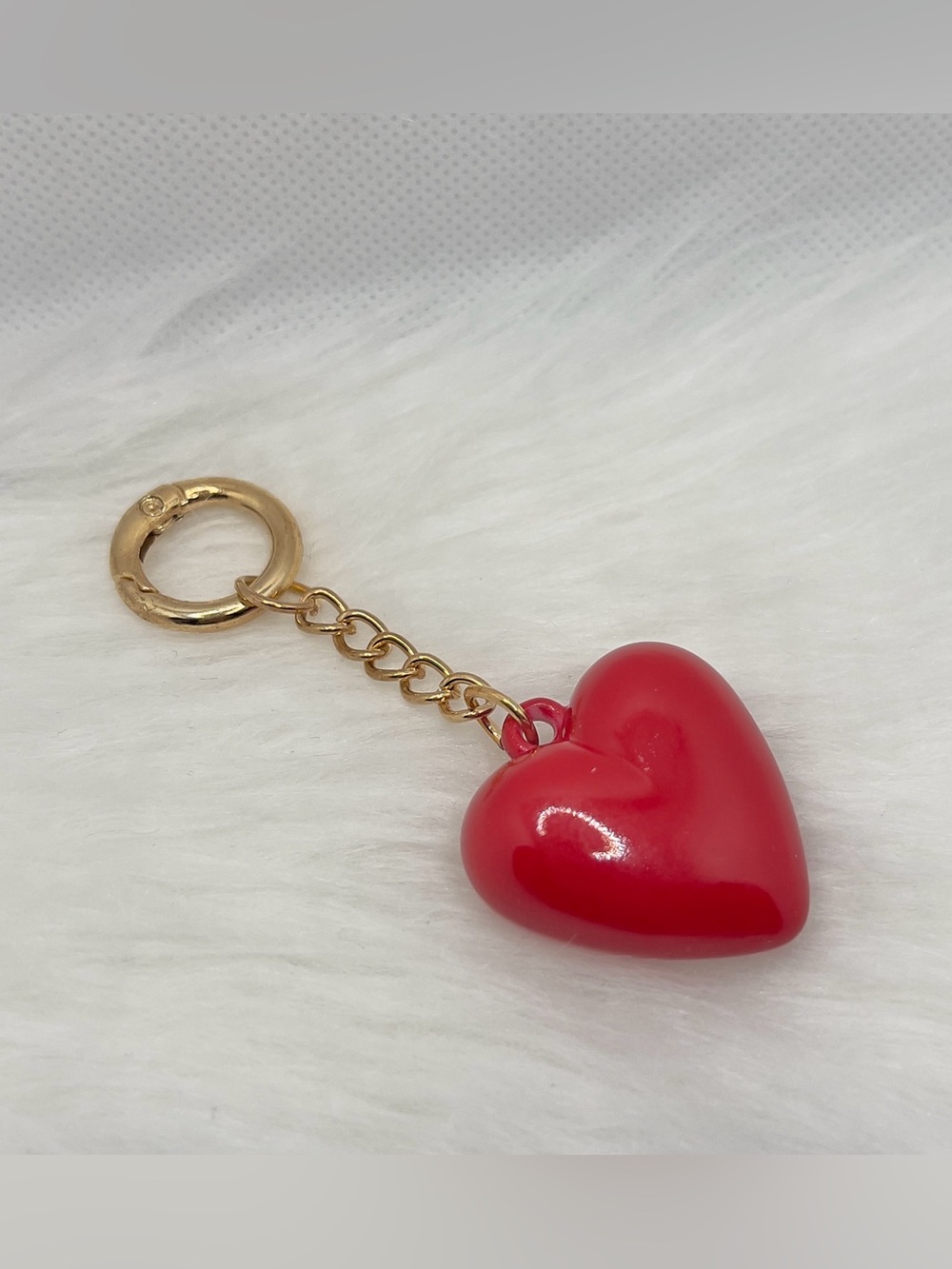 #Boutique Cute Red Heart Pendant AirPod Keyring – Gold Tone Chain – Melody